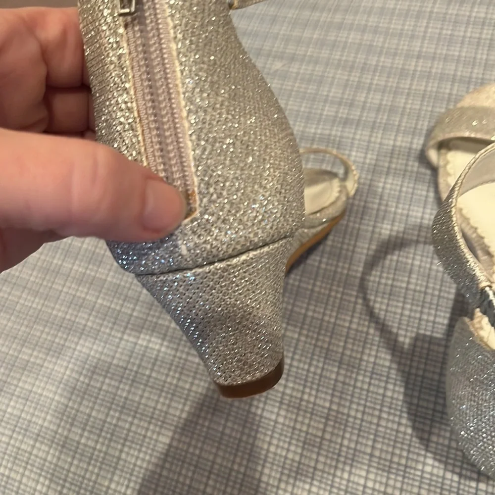 Girls Sz 3 Nordstrom 1901 Silver Sparkly Wedge Heels